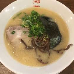 長浜とんこつラーメン(753円)