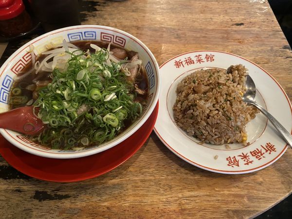 「小ラーメン小チャーハンセット1000円」@新福菜館 麻布十番店の写真
