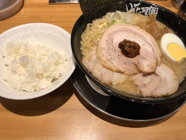 「嵐げんこつらぁめん３ＤＸ　ライス」@らあめん花月嵐 不動前店の写真