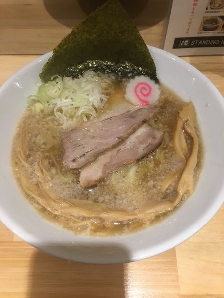 「背脂醤油ラーメン(750円)」@STANDING RAMEN BAR DAIの写真