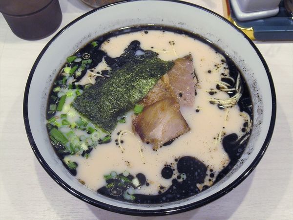 「黒博多ラーメン（750円）」@博多ラーメン 長浜や 府中店の写真