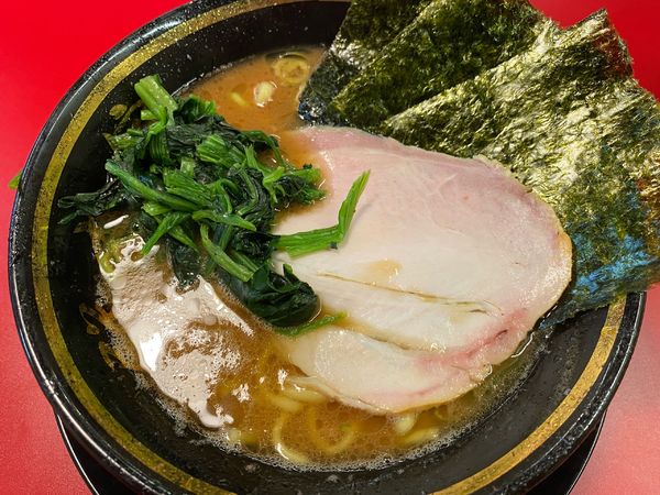 「ラーメン」@家系ラーメン王道家直伝 との丸家 松飛台店の写真