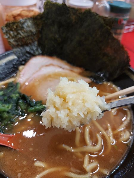 「ラーメン並チャーシュー３枚」@IEKEI_TOKYO 王道家直系の写真