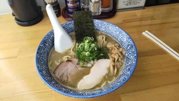 「濃口煮干らーめん」@麺処 駒繋の写真