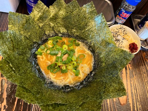 「横浜らーめん ¥750+のり ¥100 半ライス ¥100」@横濱家系らーめん 千種家の写真