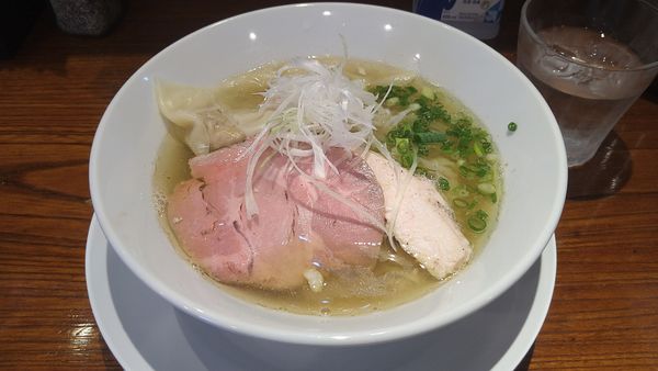 「白龍(白醤油)¥880+雲呑¥150-」@麺屋龍〜継〜の写真