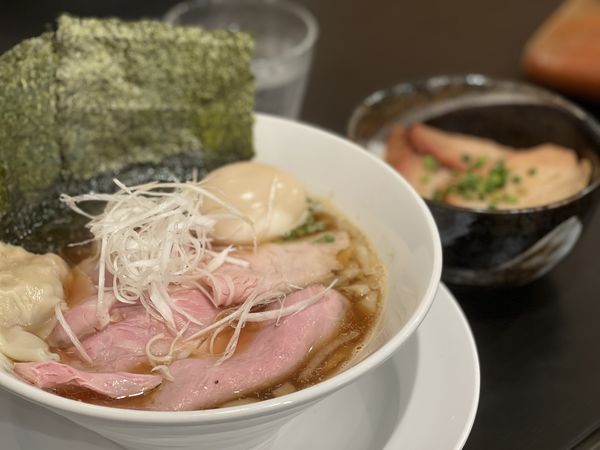 「青龍　特製トッピング＋吊りチャーシュー丼」@麺屋龍〜継〜の写真