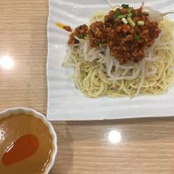 冷やし担々麺(990円)