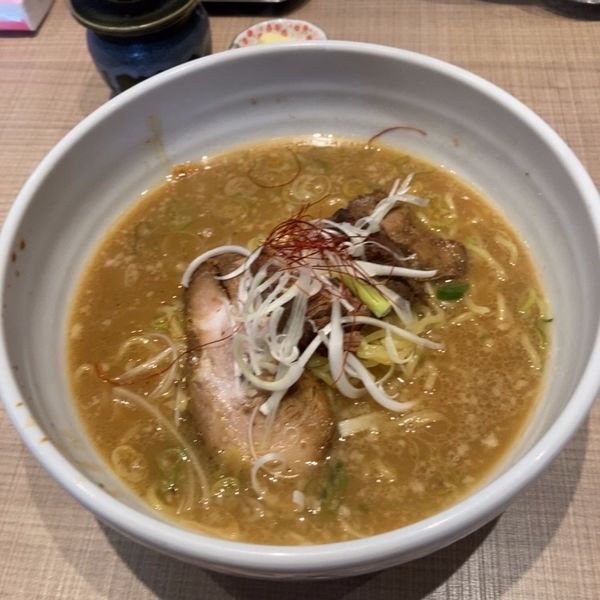 「二代目醤油ラーメン＋バター＋きざみニンニク」@さっぽろラーメン 桑名 東京常盤台店の写真