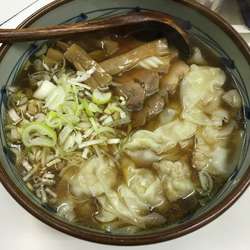 ワンタンメン(650円)