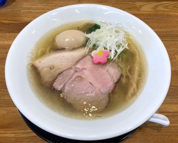 「こはね白醤油そば（味玉）」@麺彩 こはねの写真