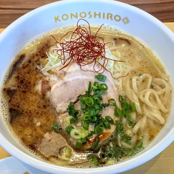 「黒の鶏白湯らぁめん900円」@らぁめん このしろの写真