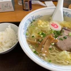 海老ワンタン麺910円
