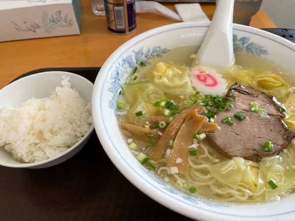 「海老ワンタン麺910円」@中華 萬福の写真
