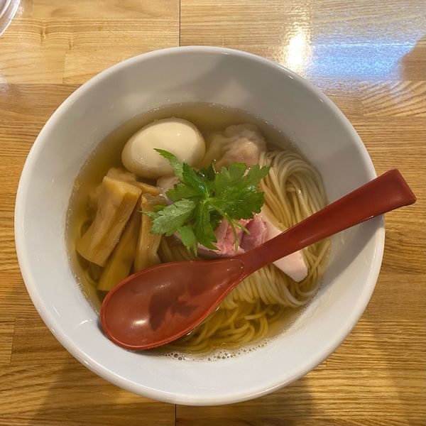 「特級中華そば　松　白醤油」@自家製麺 くろ松の写真