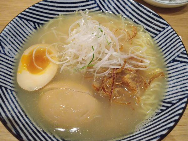「鶏白湯ラーメン塩 味玉」@焼鳥IPPONの写真