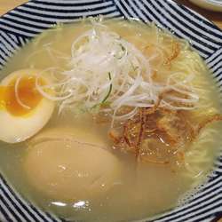 鶏白湯ラーメン塩 味玉