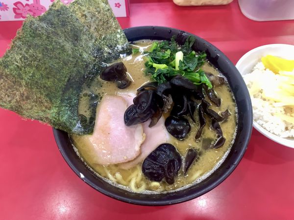 「チャーシューメン並950円＋キクラゲ100円＋ライス100円」@杉田家 千葉祐光店の写真