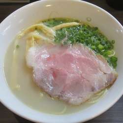 鶏白湯塩（950円）