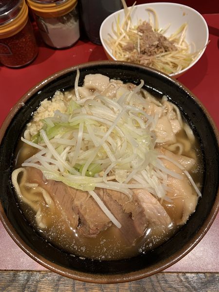 「ラーメン800円 ねぎ100円」@ラーメン二郎 荻窪店の写真