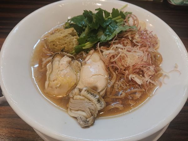 「仙鳳趾牡蠣（せんぽうしかき）の冷やし（１３００円）」@稲荷屋の写真