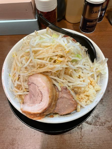 「大ラーメン(930円)カラメニンニク」@豚山 横浜西口店の写真
