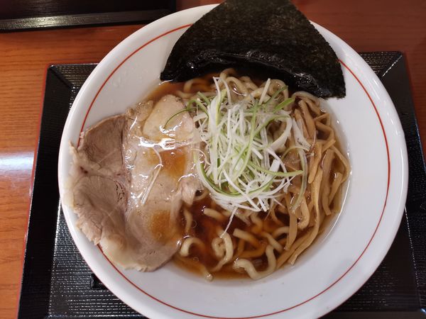 「しょう油らーめん(小盛)」@麺屋でんの写真
