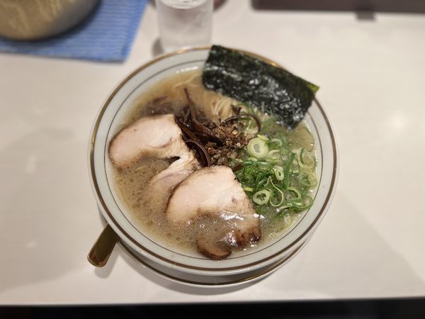 「濃厚豚骨玉名ラーメン900円」@くまめんの写真