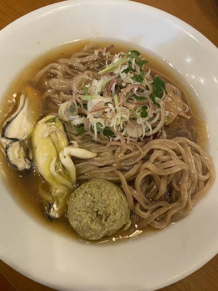 「鳳仙趾牡蠣の冷やしそば1300醤油」@稲荷屋の写真