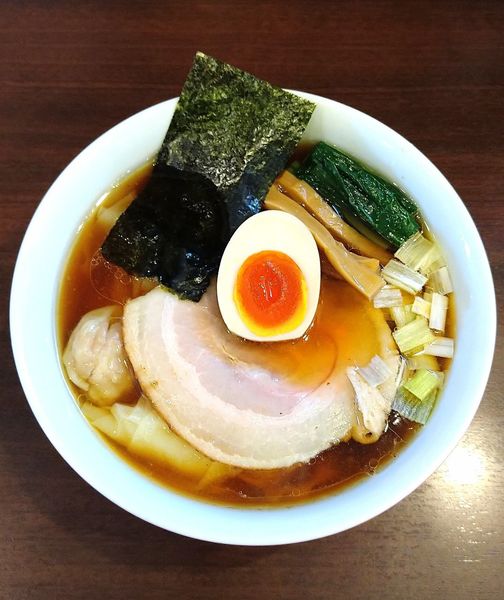 「醤油らーめん 850円＋ワンタン 150円」@とものもとの写真