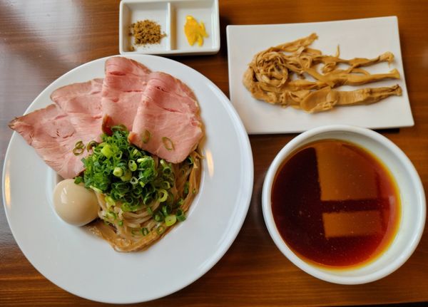 「昆布水肉つけ麺 黒」@麺や 五郎の写真