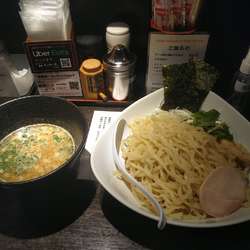 濃厚鶏骨醤油そば中盛850円