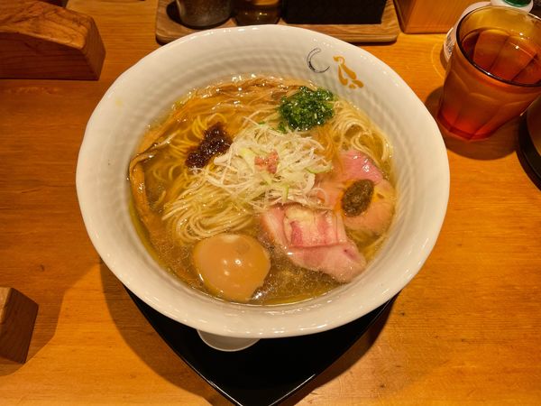 「真鯛と蛤の塩そば＋味玉」@SOBAHOUSE 金色不如帰 新宿御苑本店の写真