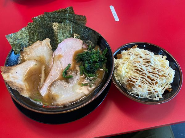 「チャーシューメン3枚中盛　のり　トロ2 バラ1 固め多め」@王道家直伝 との丸家 八潮店の写真