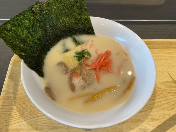 「特選麺（博多とんこつラーメン）680円」@神奈川県立スポーツセンター 宿泊棟レストランの写真