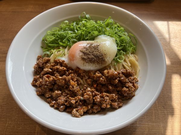 「汁なし坦々麺・追いパン付き1000円」@ブーランジェリー ルージュ ロワイヤルの写真