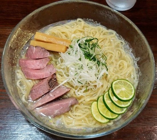 「冷製ハマグリと鯛そば（大盛無料）１１００円＋小ライス ６０円」@つけめん・らーめん活龍 水戸米沢店の写真