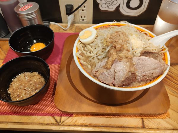 「ラーメン　豚2枚半玉子」@えどもんどの写真