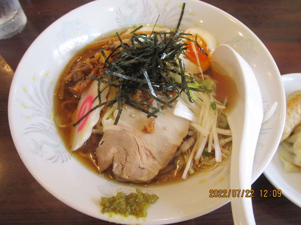 「冷やしラーメン 880円（＋半餃子230円）」@再光軒 足立入谷店の写真