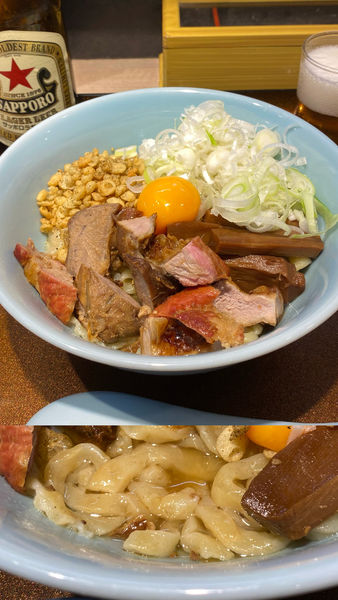 「あべ鶏油のまぜそば¥900&ビール中瓶¥600」@まるえ中華そばの写真