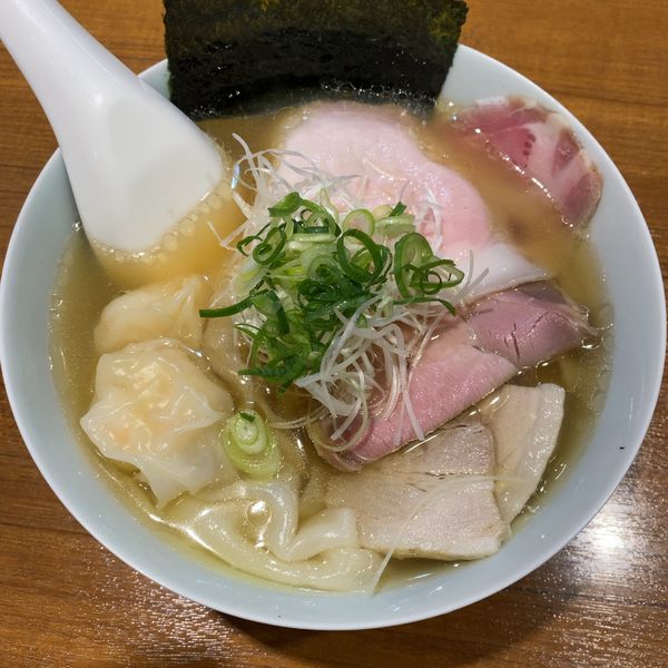 「手揉麺の特製海老ワンタン麺1200円」@寿製麺よしかわ 川越店の写真