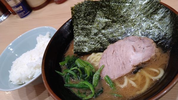 「ラーメン、海苔、無料ライス」@漢ラーメン 室の写真