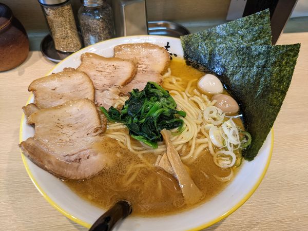 「醤油豚骨+チャーシュー+中盛」@らぁ麺処 寿の写真