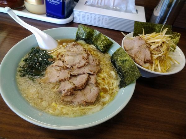 「チャーシューメン並900円＋ネギ丼セット200円」@ラーメンショップ 春日井店の写真