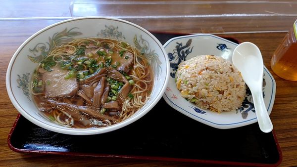 「ラーメン＆半チャ」@麺屋 金泉軒 本店の写真