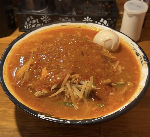 「味玉どて辛めん 野菜増し バラ肉」@どてちん 習志野店の写真