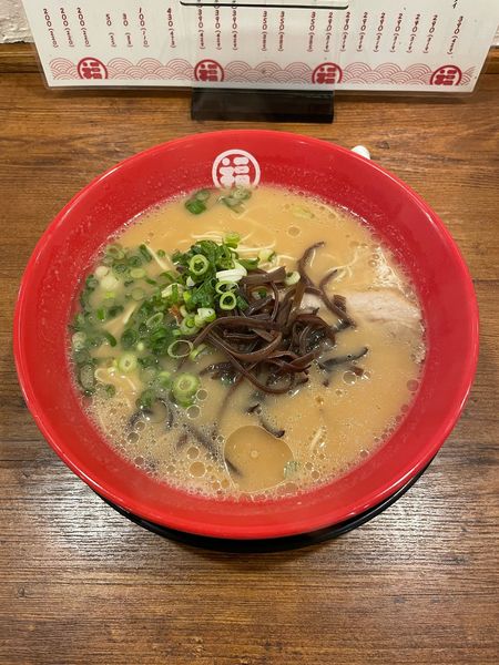 「豚骨ラーメン(605円)」@豚骨拉麺 酒場 福の軒 関内ベイスターズ通り店の写真