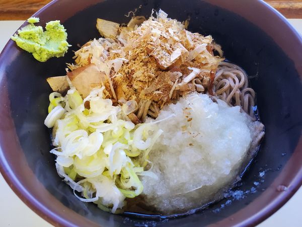 「冷やしおかかおろしそば」@海員生協大桟橋立ち食いコーナーの写真