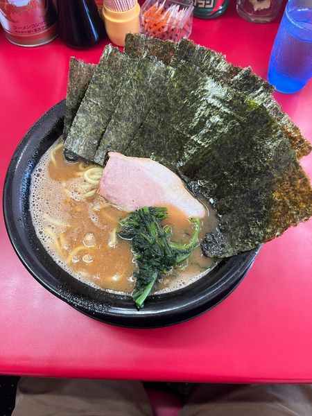 「ラーメン 750円、中盛 150円、海苔トッピング」@家系ラーメン 王道家の写真
