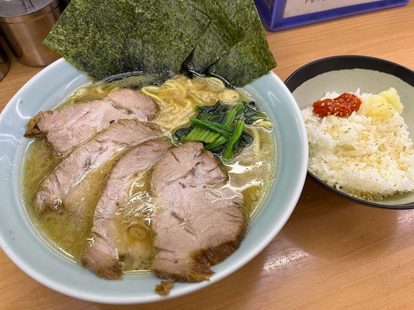 「チャーシューメン ¥900  半ライス ¥100」@横浜家系ラーメン 二代目 梅家の写真